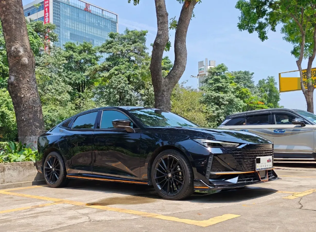 2022 ChangAn UNI-V 1.5T 188HP L4 7DCT,autocango,china used car exporter,china ev exporter,chinese used car exporter,chinese used ev exporter
