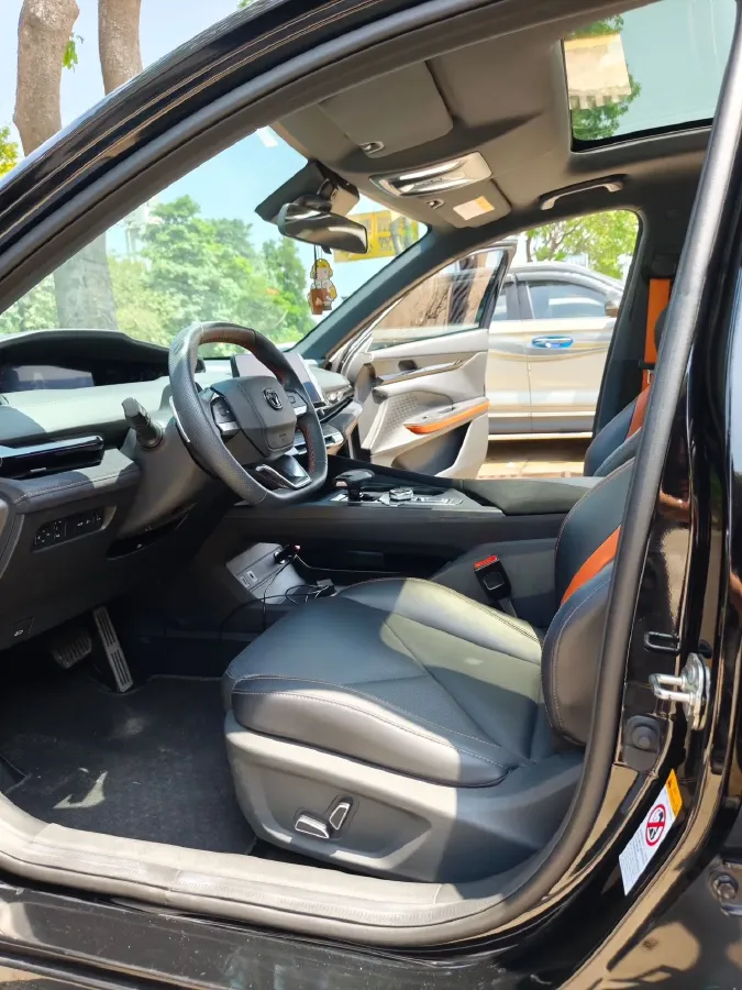 2022 ChangAn UNI-V 1.5T 188HP L4 7DCT,autocango,china used car exporter,china ev exporter,chinese used car exporter,chinese used ev exporter