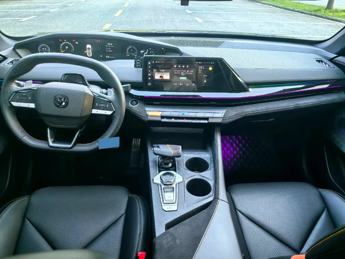 2022 ChangAn UNI-V 1.5T 188HP L4 7DCT,autocango,china used car exporter,china ev exporter,chinese used car exporter,chinese used ev exporter