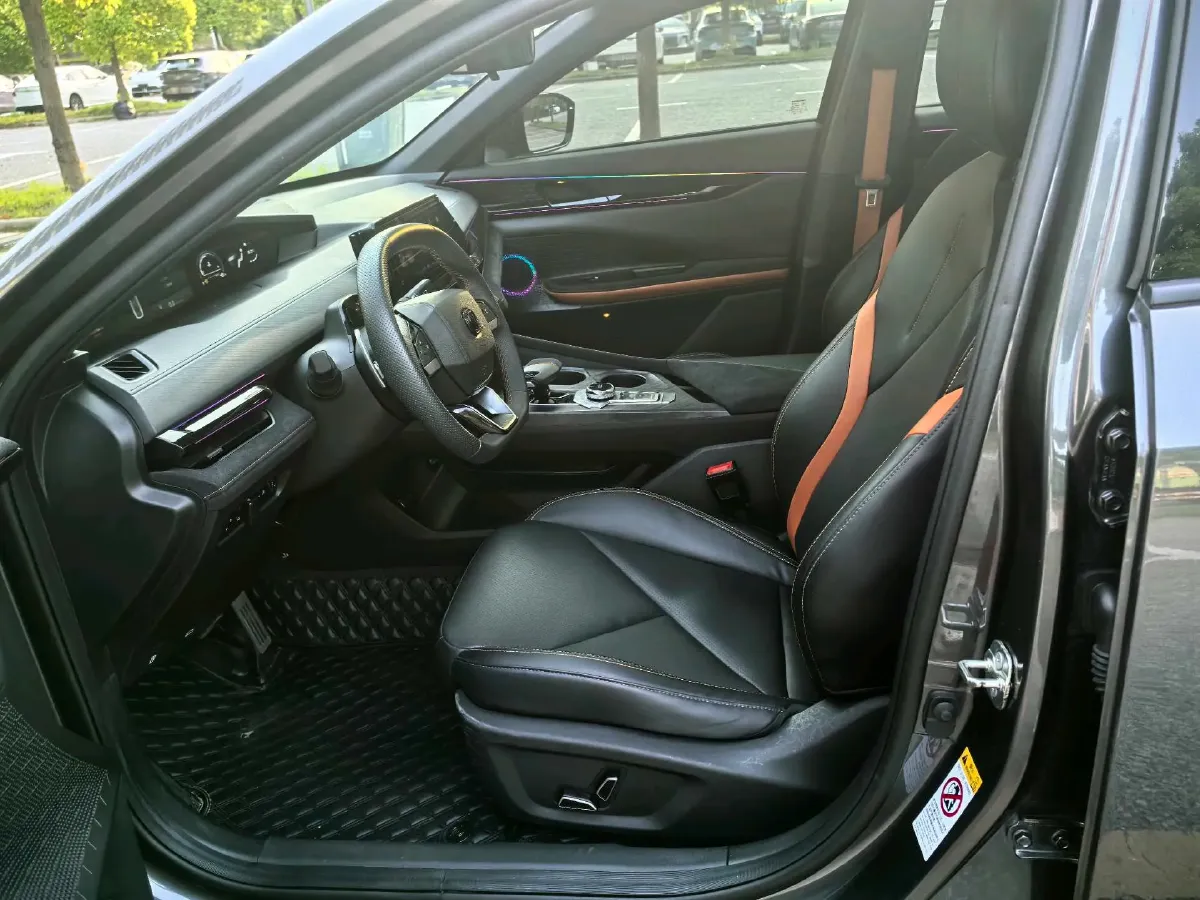 2022 ChangAn UNI-V 1.5T 188HP L4 7DCT,autocango,china used car exporter,china ev exporter,chinese used car exporter,chinese used ev exporter