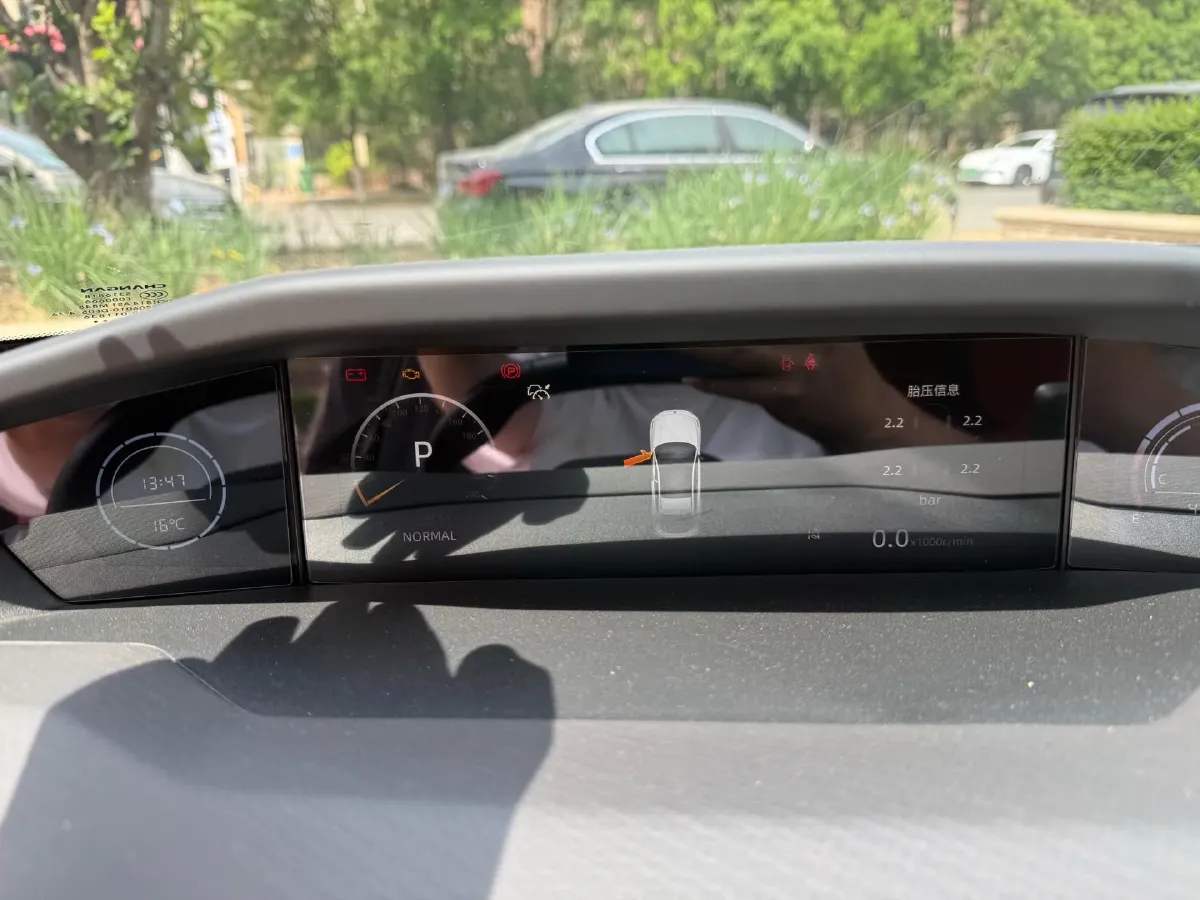 2023 ChangAn UNI-V 1.5T 188HP L4 7DCT,autocango,china used car exporter,china ev exporter,chinese used car exporter,chinese used ev exporter