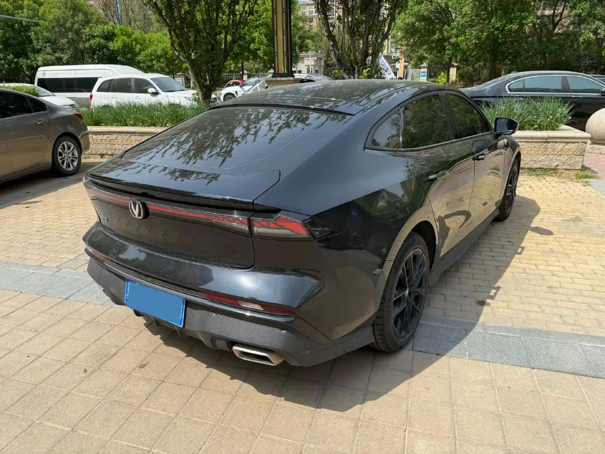 2023 ChangAn UNI-V 1.5T 188HP L4 7DCT,autocango,china used car exporter,china ev exporter,chinese used car exporter,chinese used ev exporter