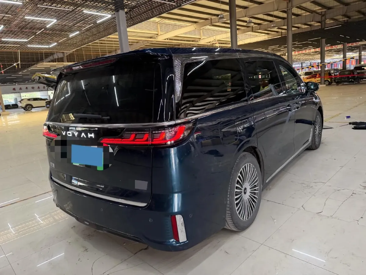 2025 Voyah Dream 1.5T 150HP L4 PHEV 41.7KWH,autocango,china used car exporter,china ev exporter,chinese used car exporter,chinese used ev exporter