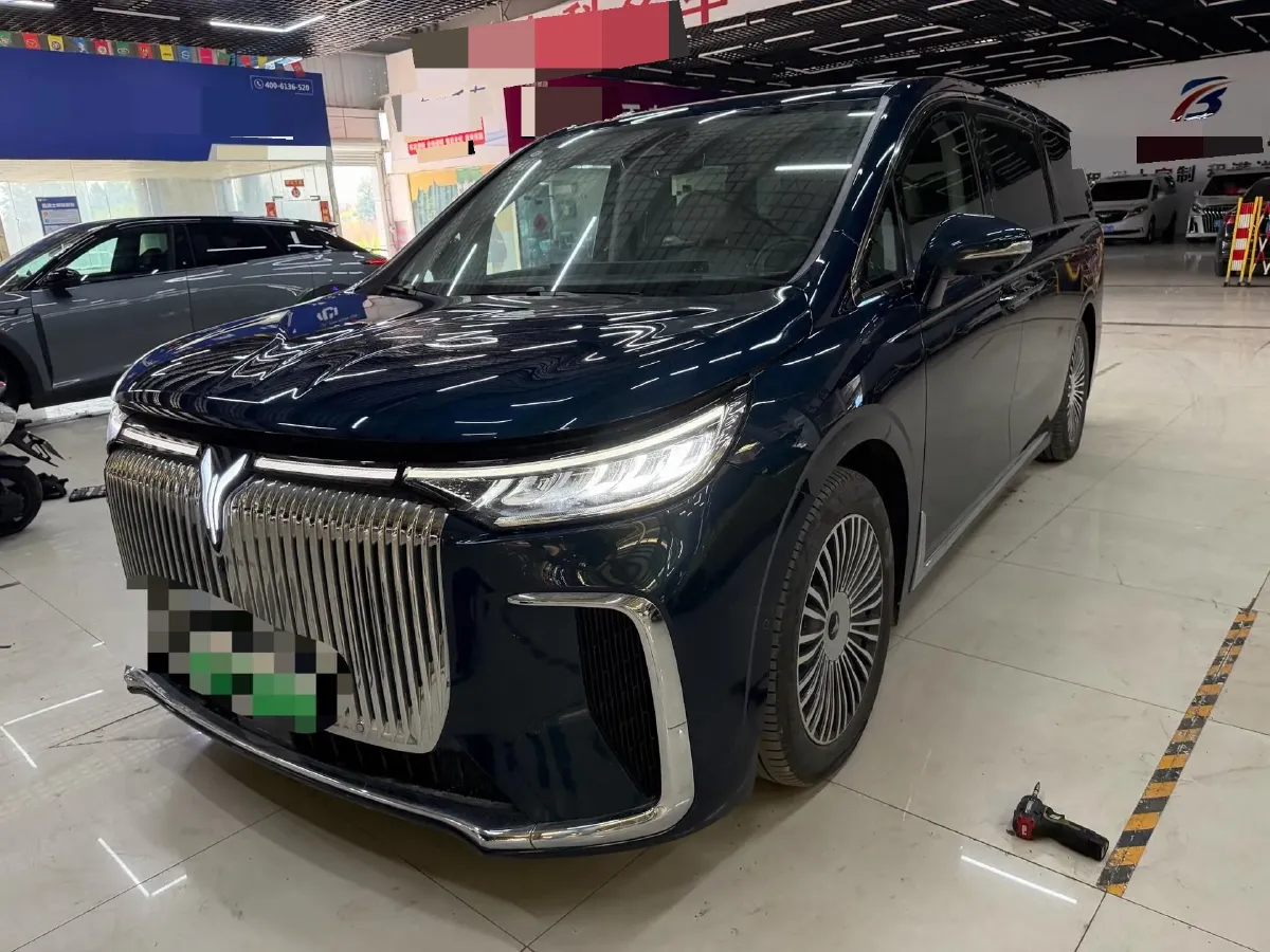 2025 Voyah Dream 1.5T 150HP L4 PHEV 41.7KWH,autocango,china used car exporter,china ev exporter,chinese used car exporter,chinese used ev exporter
