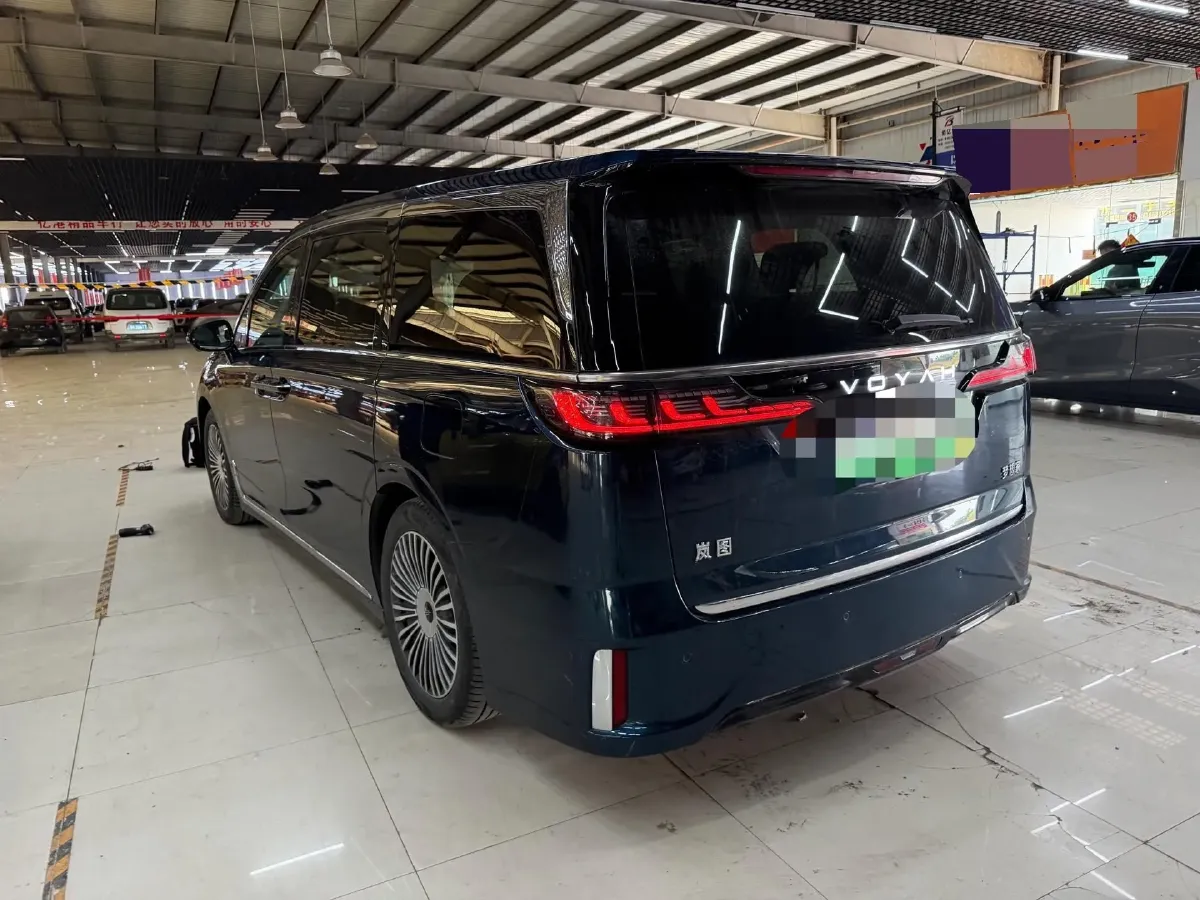 2025 Voyah Dream 1.5T 150HP L4 PHEV 41.7KWH,autocango,china used car exporter,china ev exporter,chinese used car exporter,chinese used ev exporter