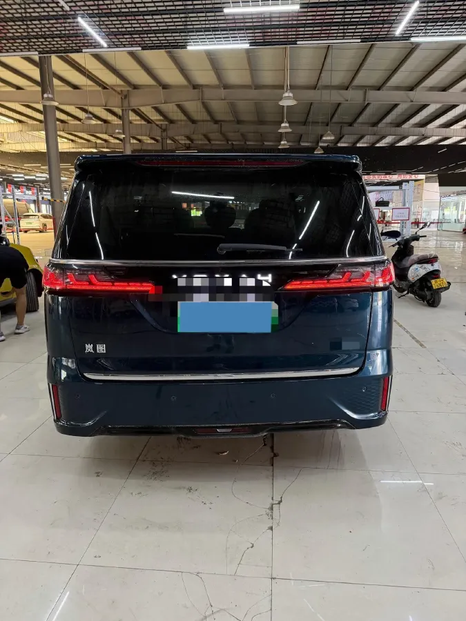 2025 Voyah Dream 1.5T 150HP L4 PHEV 41.7KWH,autocango,china used car exporter,china ev exporter,chinese used car exporter,chinese used ev exporter