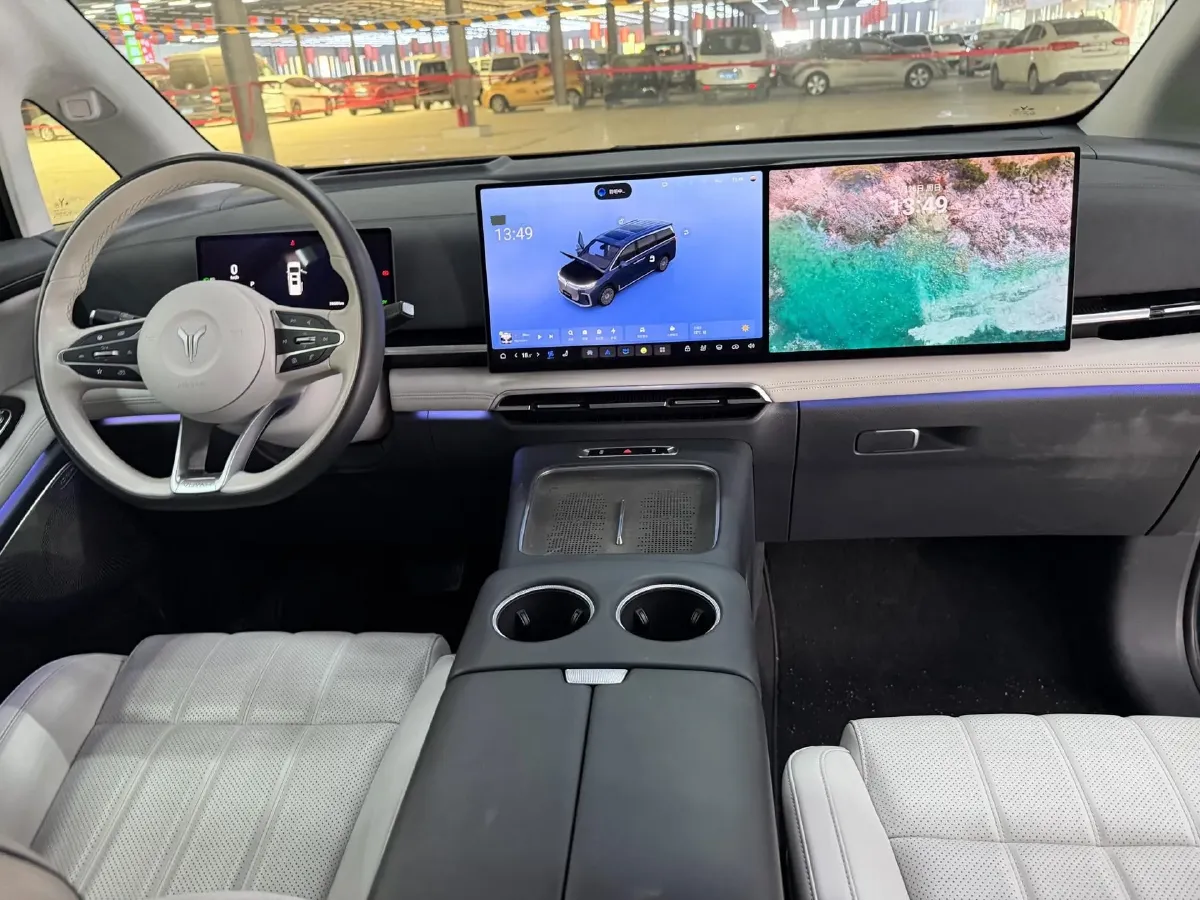 2025 Voyah Dream 1.5T 150HP L4 PHEV 41.7KWH,autocango,china used car exporter,china ev exporter,chinese used car exporter,chinese used ev exporter