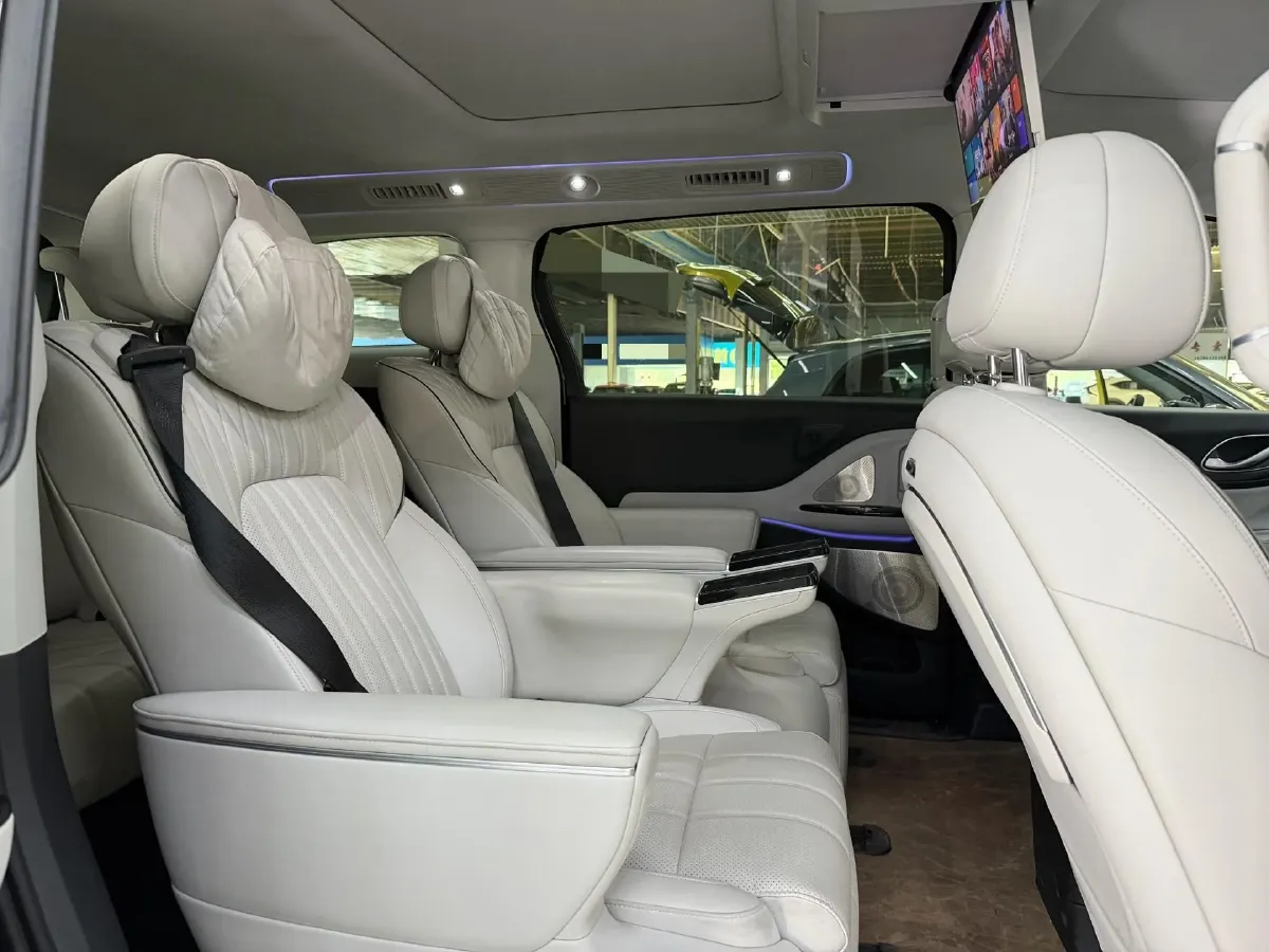 2025 Voyah Dream 1.5T 150HP L4 PHEV 41.7KWH,autocango,china used car exporter,china ev exporter,chinese used car exporter,chinese used ev exporter