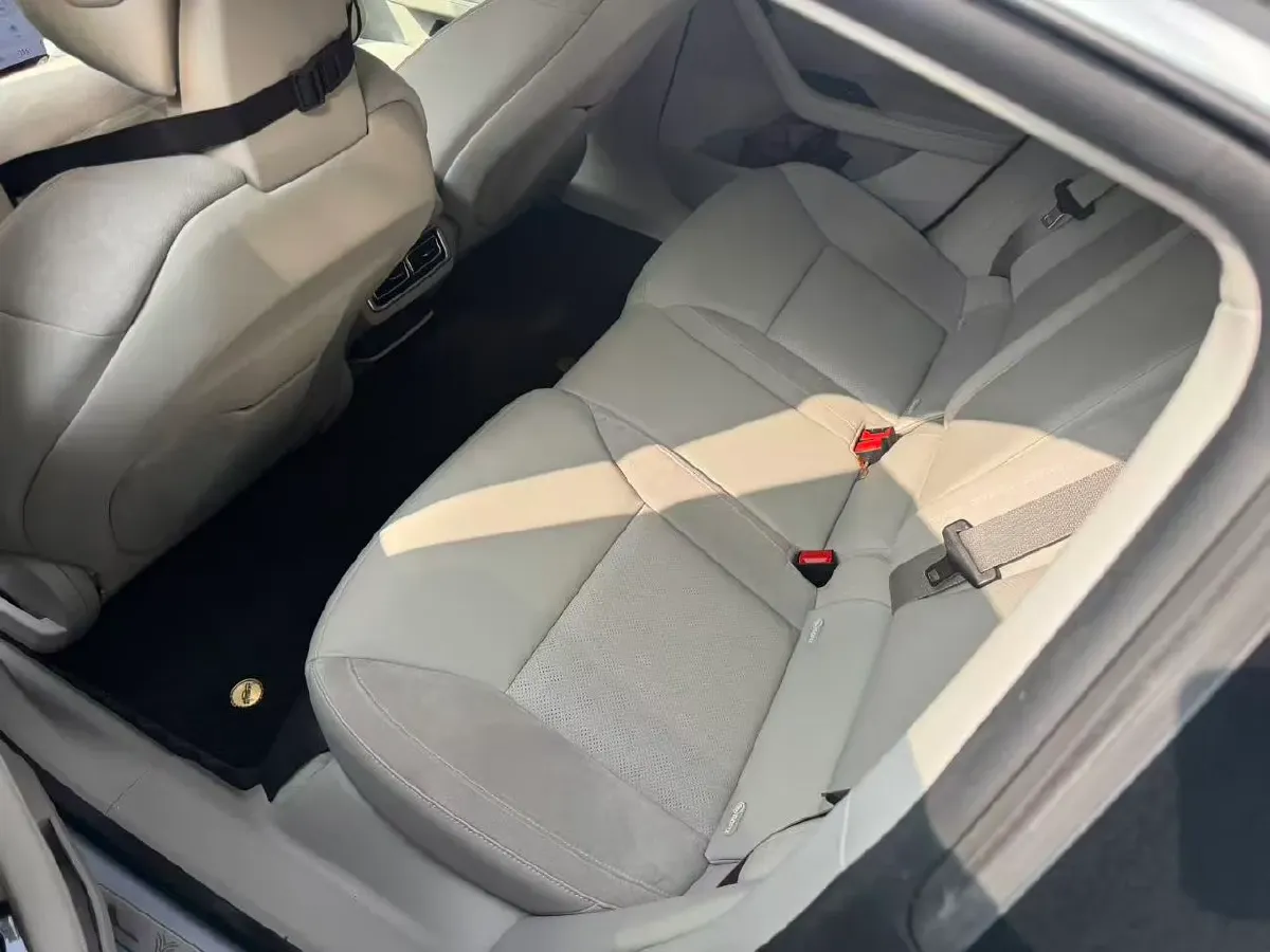 2022 Jeep Grand Commander 2.0T 234HP L4 9AT,autocango,china used car exporter,china ev exporter,chinese used car exporter,chinese used ev exporter