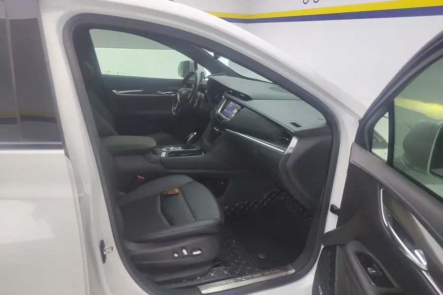 2022 Cadillac XT5 2.0T 237HP L4 9AT,autocango,china used car exporter,china ev exporter,chinese used car exporter,chinese used ev exporter