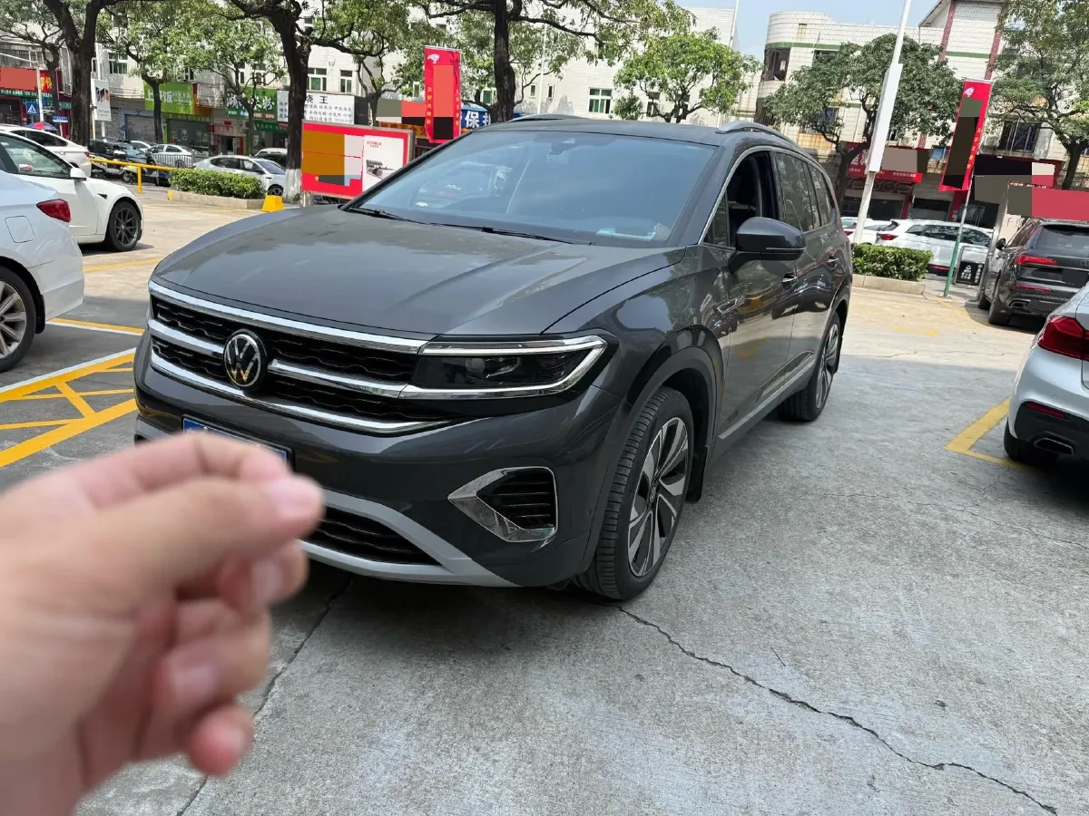 2023 Volkswagen Talagon 2.0T 220HP L4 7DCT,autocango,china used car exporter,china ev exporter,chinese used car exporter,chinese used ev exporter