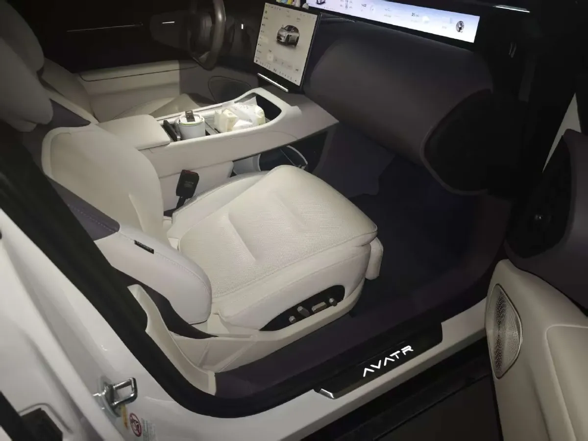 2025 Avatr 12 1.5T 156HP L4 REEV 39.05KWH,autocango,china used car exporter,china ev exporter,chinese used car exporter,chinese used ev exporter