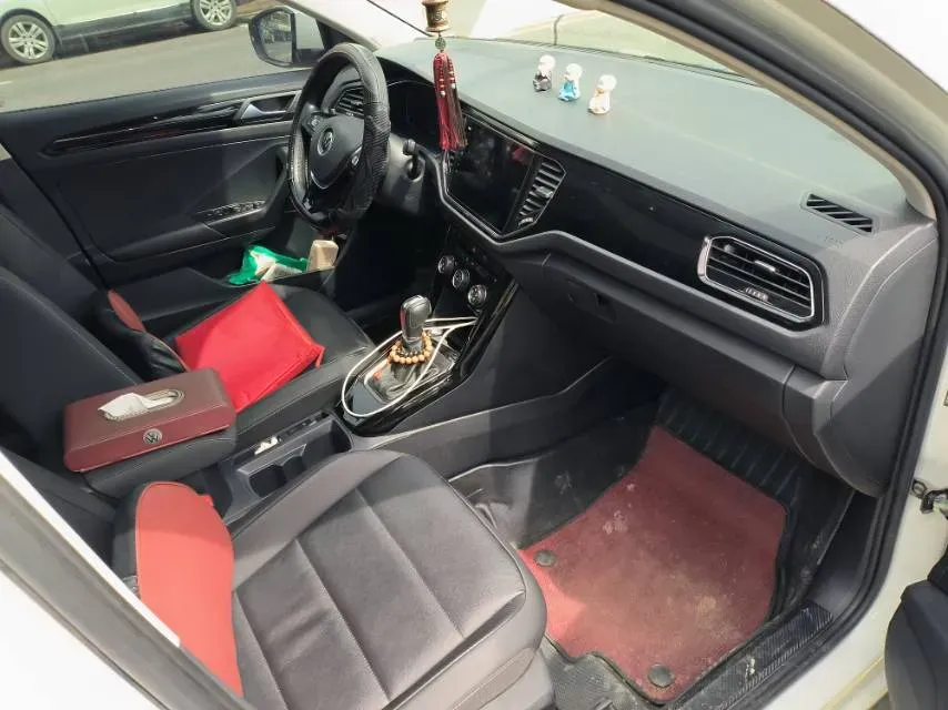 2022 Volkswagen T-Roc 1.4T 150HP L4 7DCT,autocango,china used car exporter,china ev exporter,chinese used car exporter,chinese used ev exporter