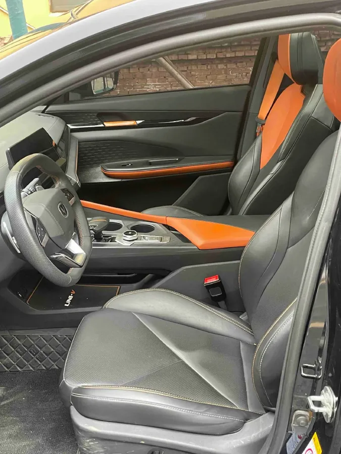 2022 ChangAn UNI-V 1.5T 188HP L4 7DCT,autocango,china used car exporter,china ev exporter,chinese used car exporter,chinese used ev exporter