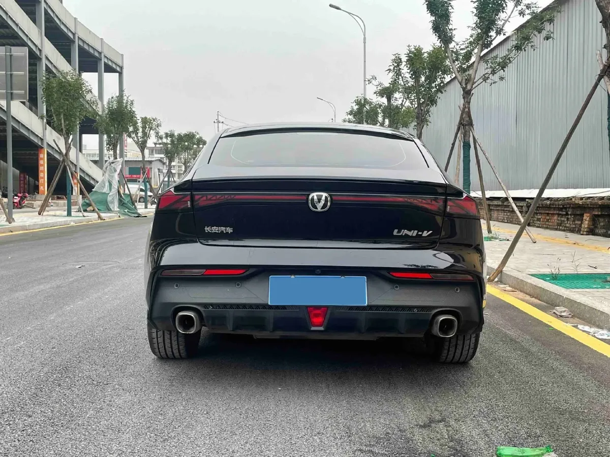 2022 ChangAn UNI-V 1.5T 188HP L4 7DCT,autocango,china used car exporter,china ev exporter,chinese used car exporter,chinese used ev exporter