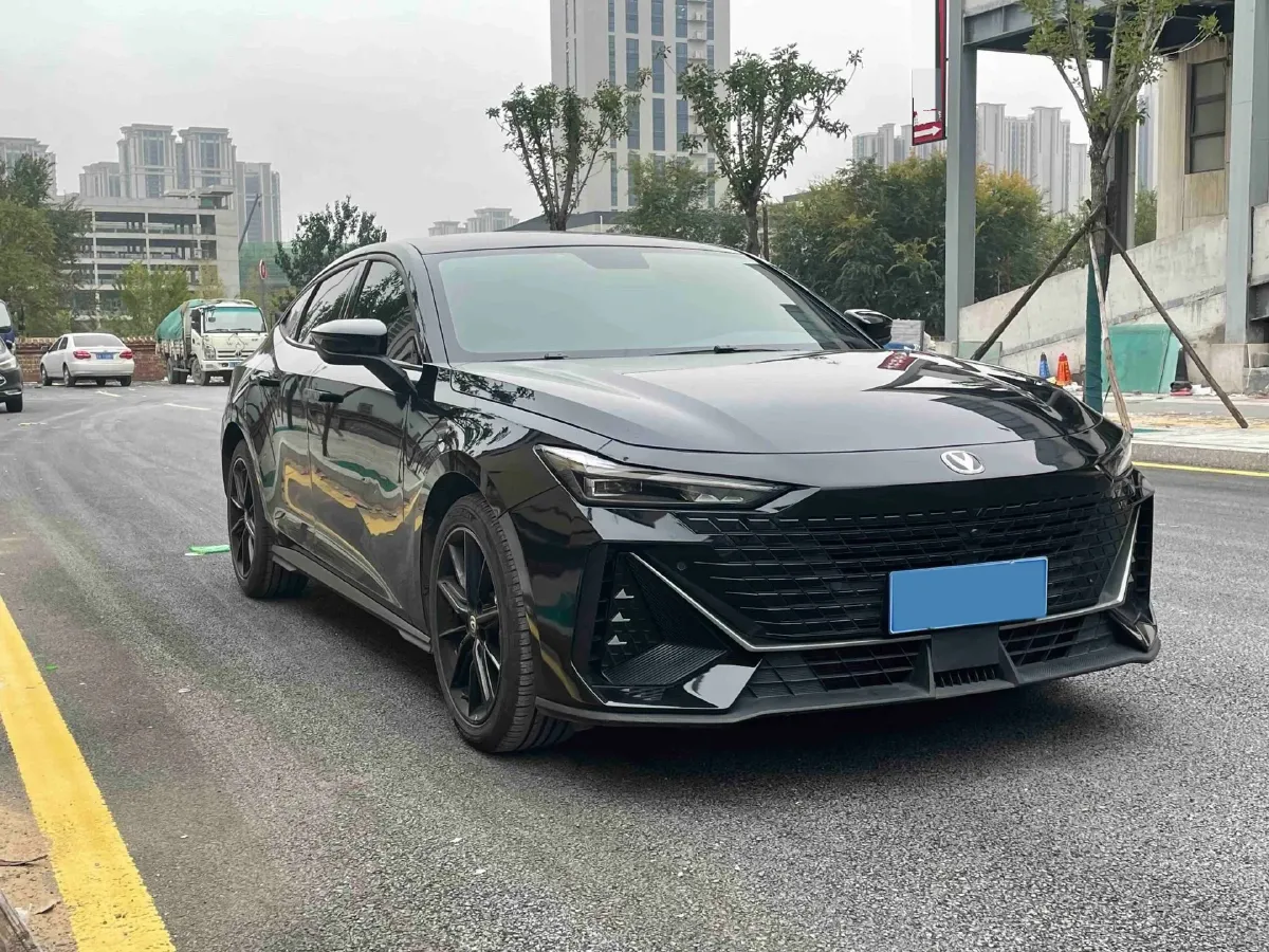 2022 ChangAn UNI-V 1.5T 188HP L4 7DCT,autocango,china used car exporter,china ev exporter,chinese used car exporter,chinese used ev exporter