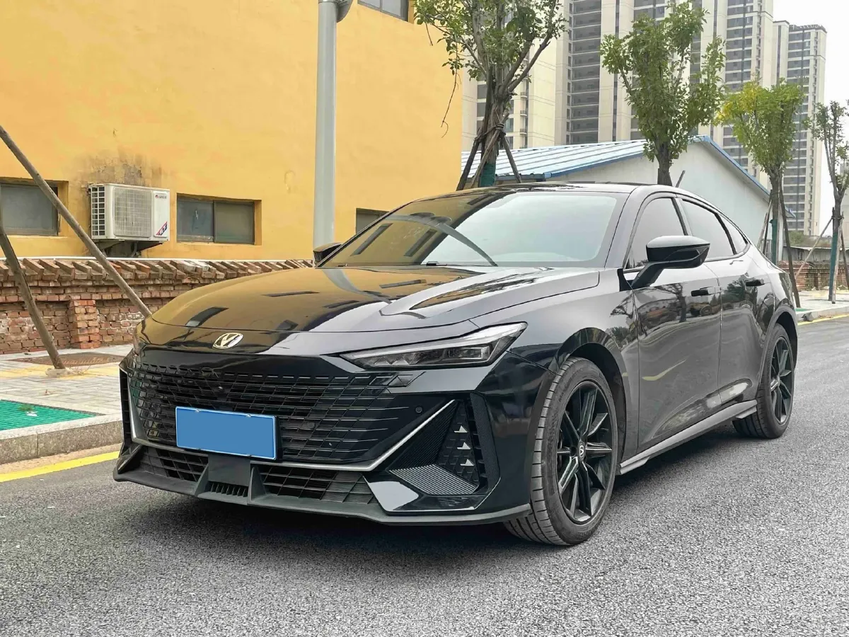 2022 ChangAn UNI-V 1.5T 188HP L4 7DCT,autocango,china used car exporter,china ev exporter,chinese used car exporter,chinese used ev exporter