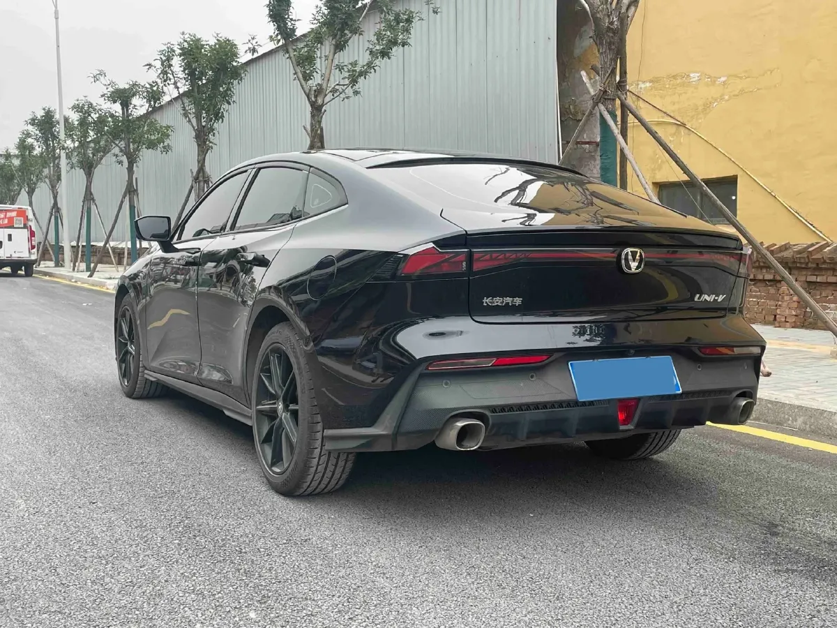 2022 ChangAn UNI-V 1.5T 188HP L4 7DCT,autocango,china used car exporter,china ev exporter,chinese used car exporter,chinese used ev exporter