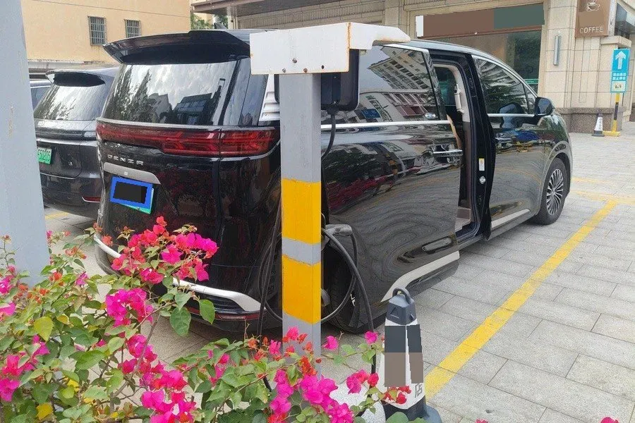 2023 Denza D9 1.5T 139HP L4 E-CVT PHEV 20.39KWH,autocango,china used car exporter,china ev exporter,chinese used car exporter,chinese used ev exporter
