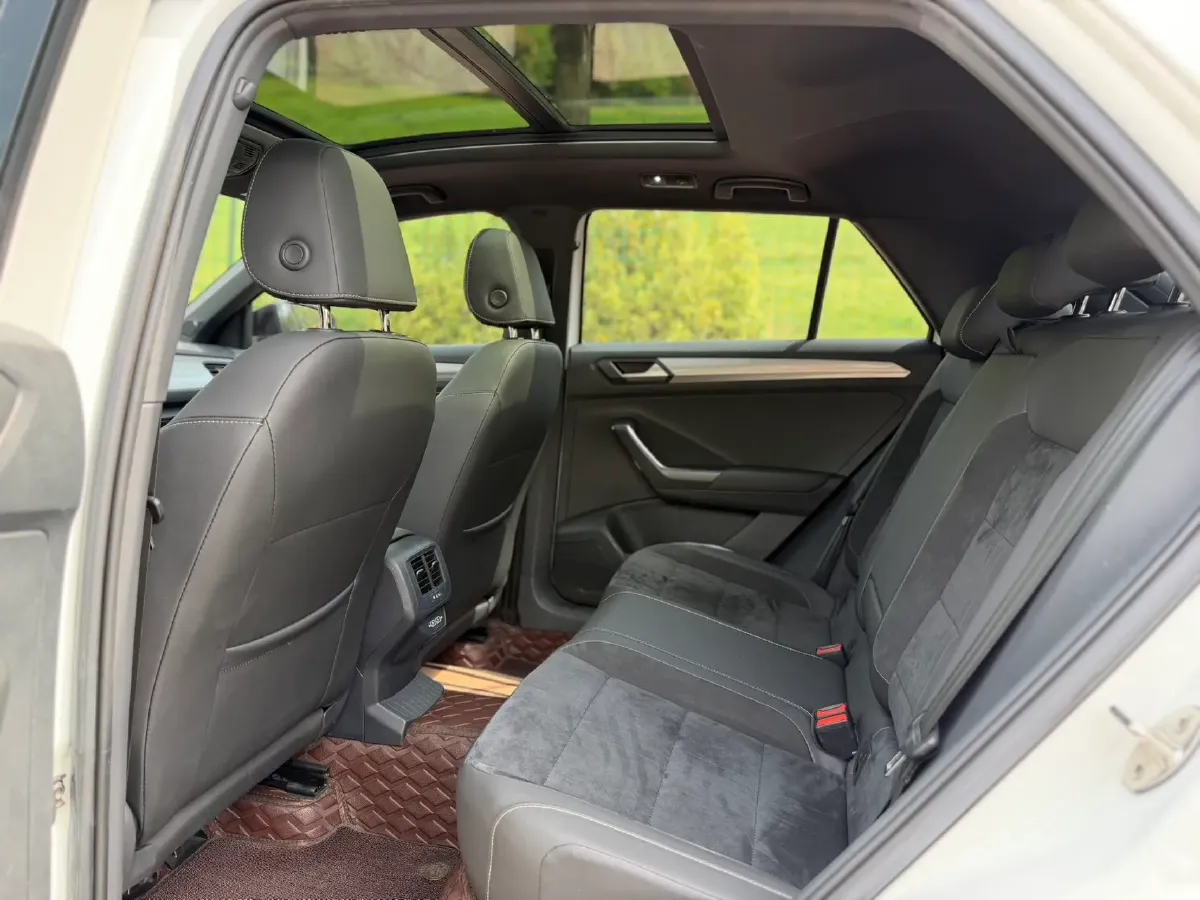 2022 Volkswagen T-Roc 1.4T 150HP L4 7DCT,autocango,china used car exporter,china ev exporter,chinese used car exporter,chinese used ev exporter