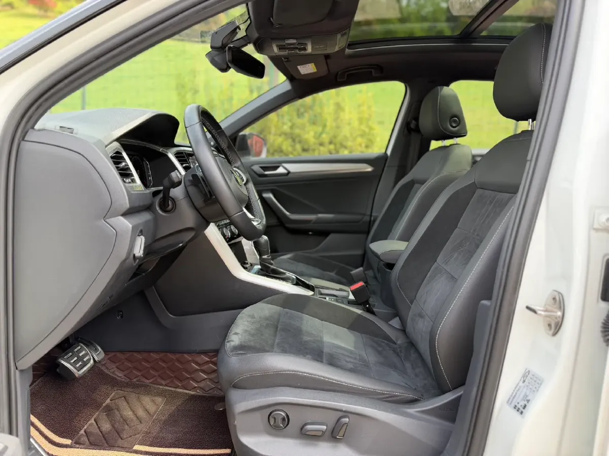 2022 Volkswagen T-Roc 1.4T 150HP L4 7DCT,autocango,china used car exporter,china ev exporter,chinese used car exporter,chinese used ev exporter