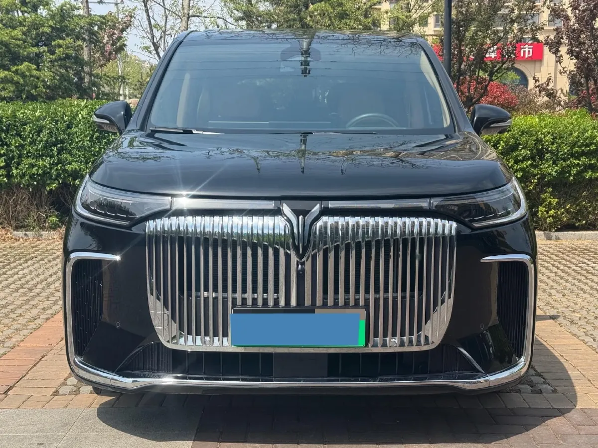 2025 Voyah Dream 1.5T 150HP L4 PHEV 41.7KWH,autocango,china used car exporter,china ev exporter,chinese used car exporter,chinese used ev exporter