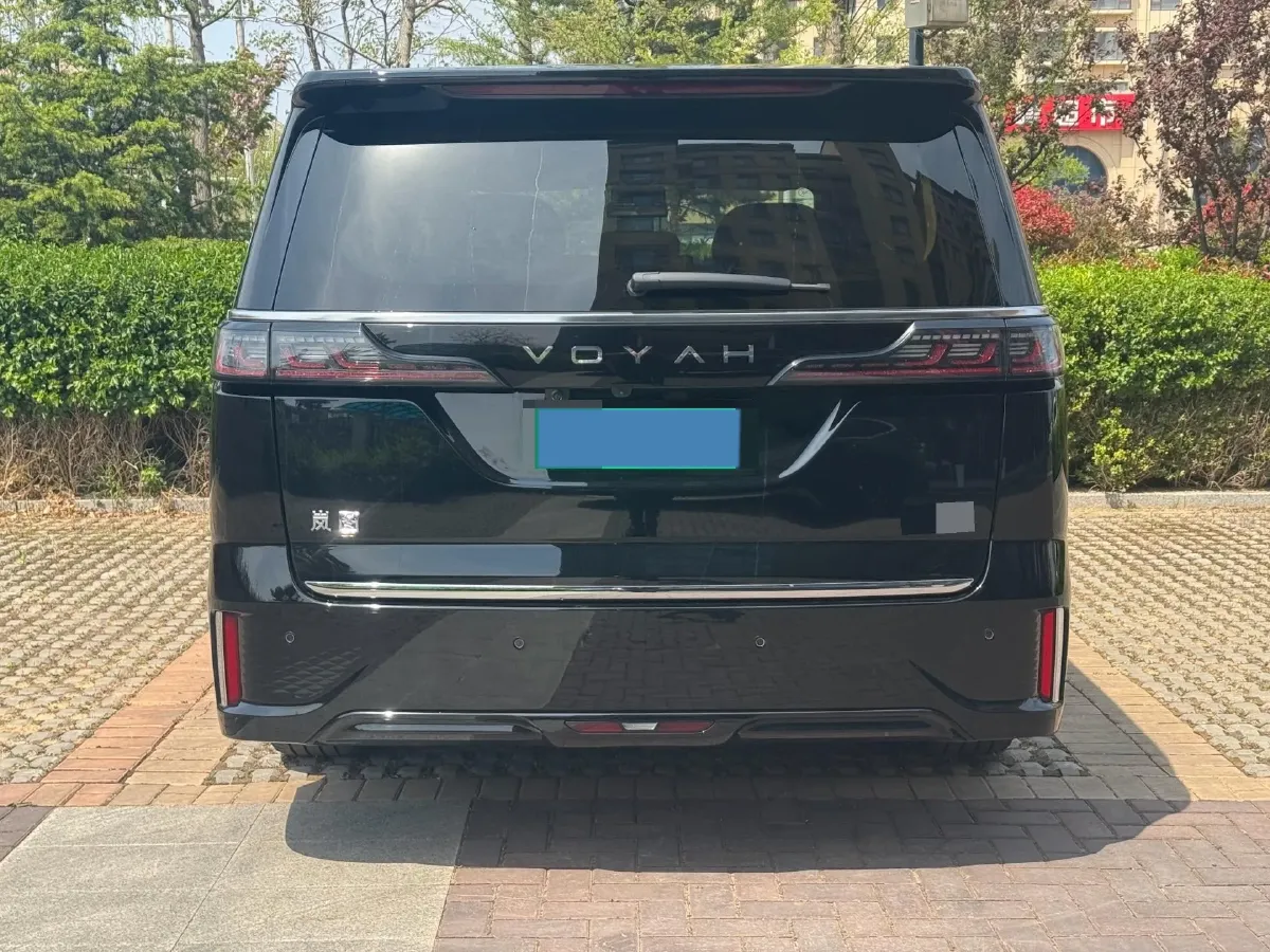 2025 Voyah Dream 1.5T 150HP L4 PHEV 41.7KWH,autocango,china used car exporter,china ev exporter,chinese used car exporter,chinese used ev exporter