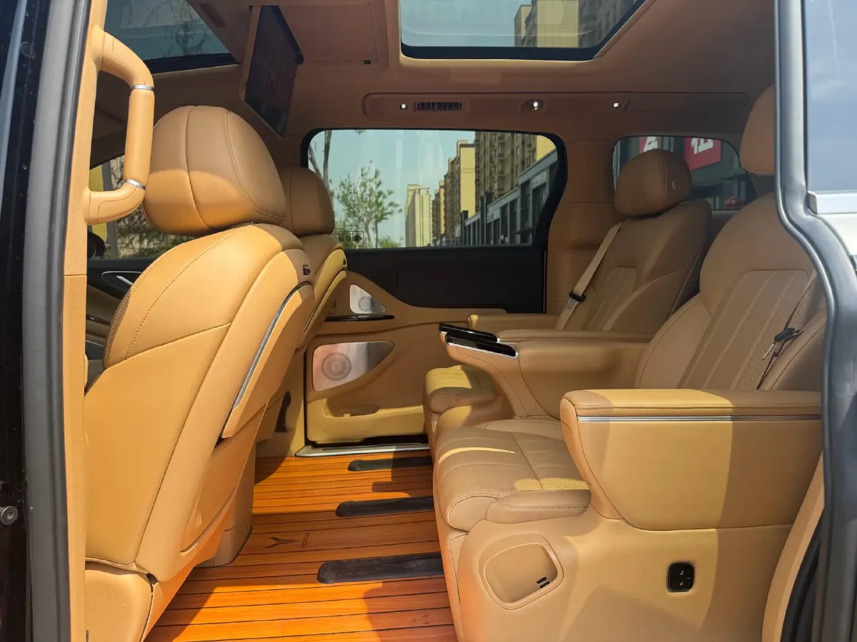 2025 Voyah Dream 1.5T 150HP L4 PHEV 41.7KWH,autocango,china used car exporter,china ev exporter,chinese used car exporter,chinese used ev exporter