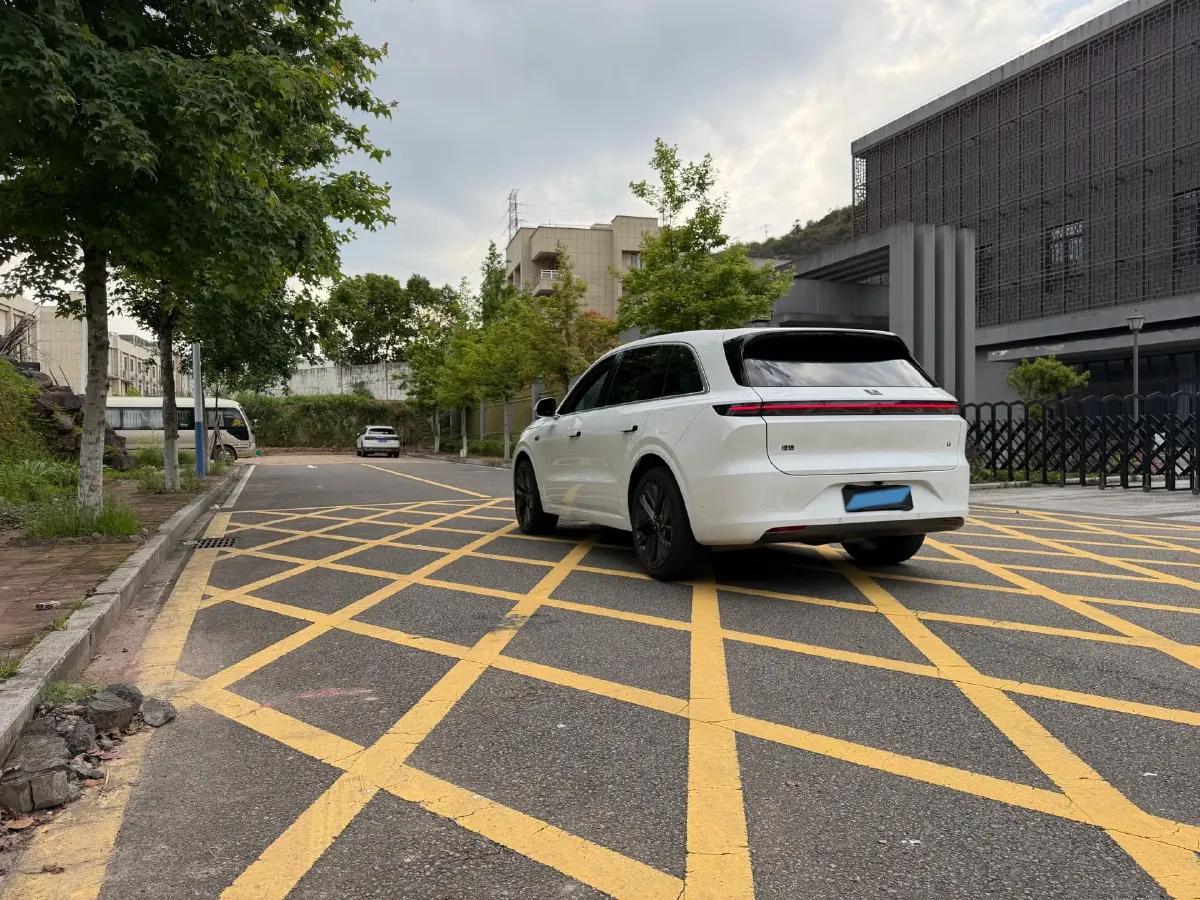 2024 Li L6 Range Extended 154HP L4 REEV 36.8KWH,autocango,china used car exporter,china ev exporter,chinese used car exporter,chinese used ev exporter