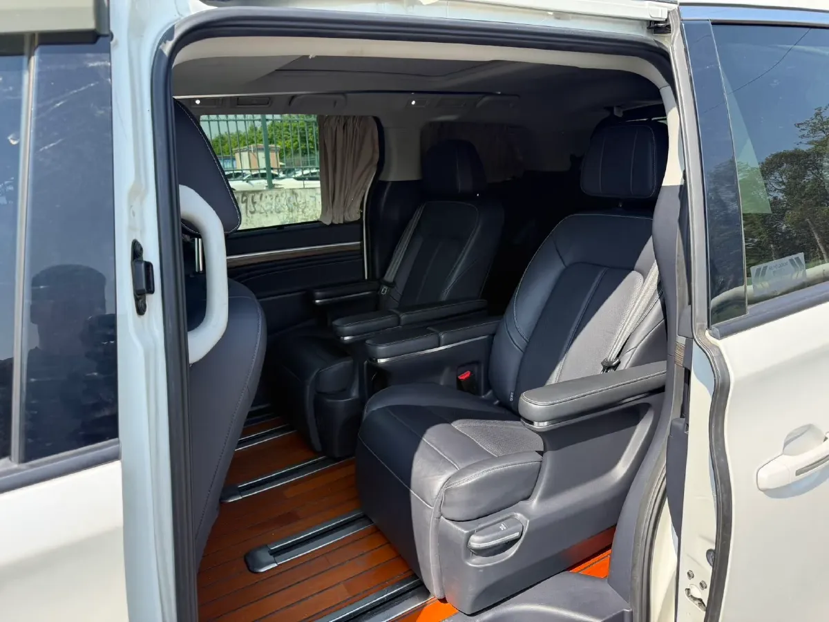 2021 GAC Trumpchi M8 2.0T 252HP L4 8AT,autocango,china used car exporter,china ev exporter,chinese used car exporter,chinese used ev exporter