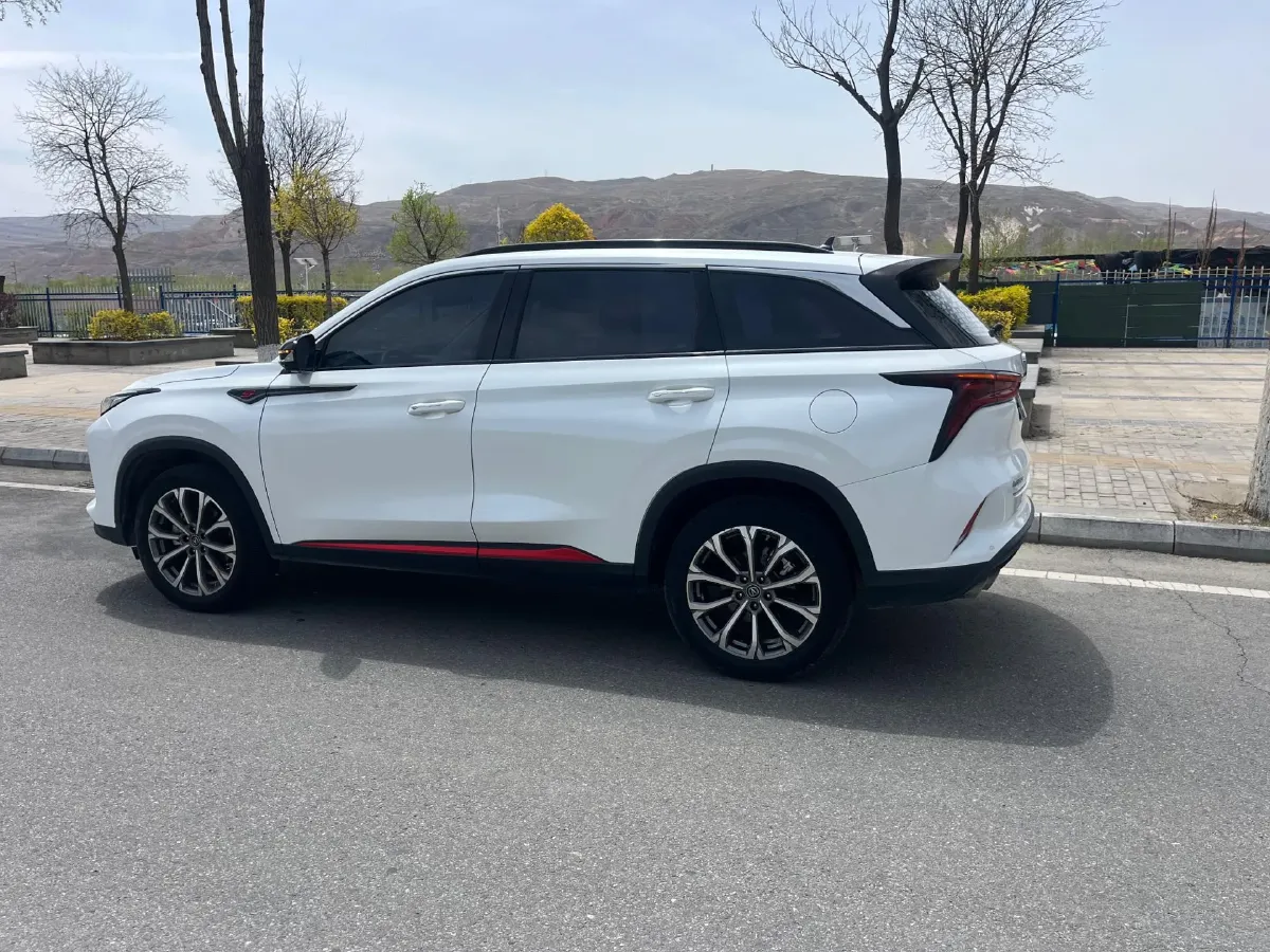 2022 ChangAn CS75 Plus 2.0T 233HP L4 8AT,autocango,china used car exporter,china ev exporter,chinese used car exporter,chinese used ev exporter