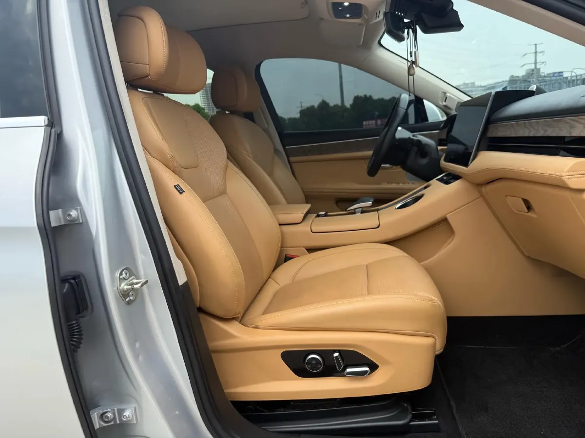 2022 JMC YuHu 7 2.0T 141HP L4 8AT,autocango,china used car exporter,china ev exporter,chinese used car exporter,chinese used ev exporter