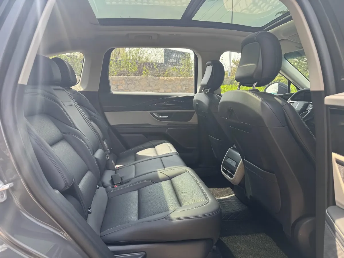 2023 Lincoln Nautilus 2.0T 261HP L4 8AT,autocango,china used car exporter,china ev exporter,chinese used car exporter,chinese used ev exporter