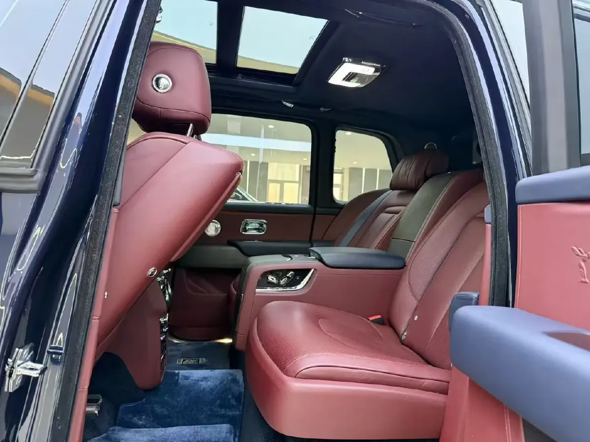 2018 Rolls-Royce Cullinan 6.7T 571HP V12 8AT,autocango,china used car exporter,china ev exporter,chinese used car exporter,chinese used ev exporter