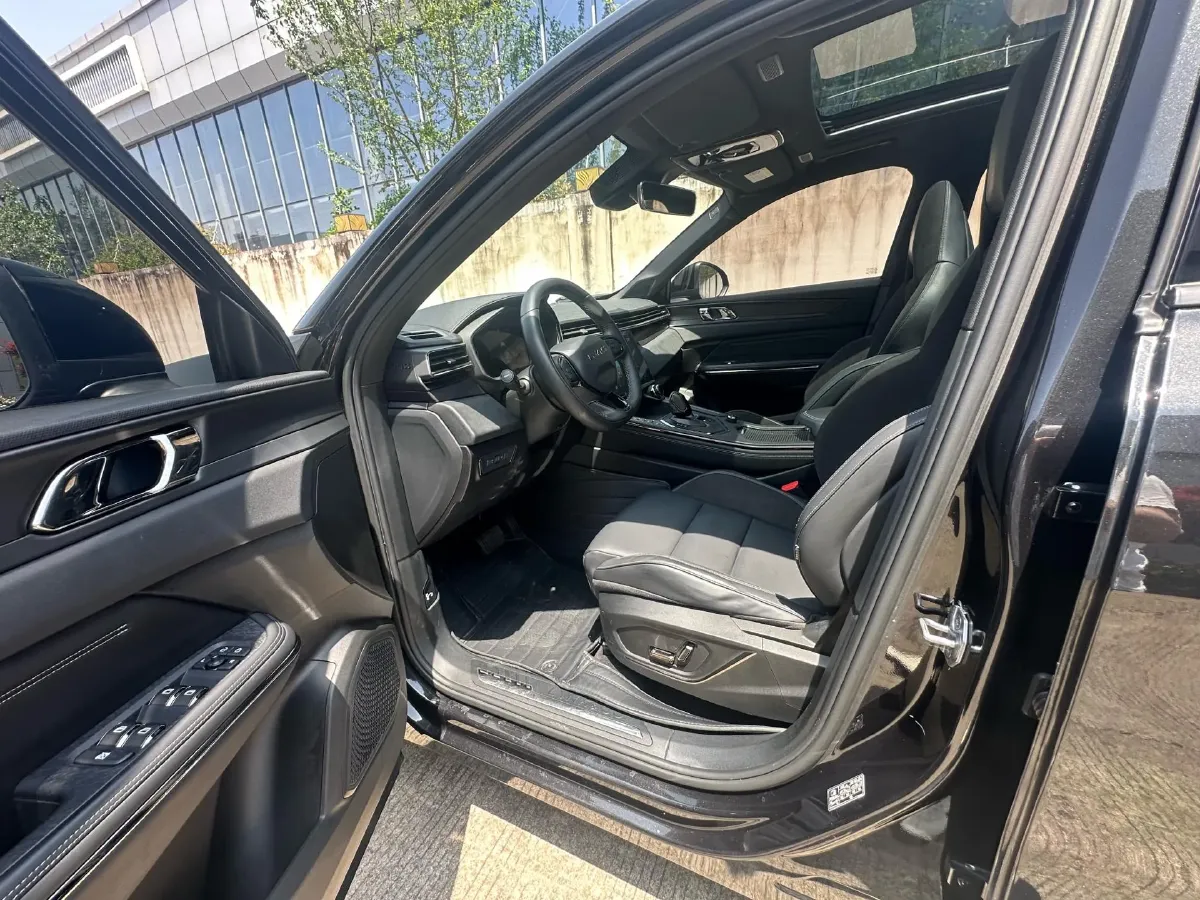 2022 HongQi H5 1.8T 197HP L4 6AT,autocango,china used car exporter,china ev exporter,chinese used car exporter,chinese used ev exporter