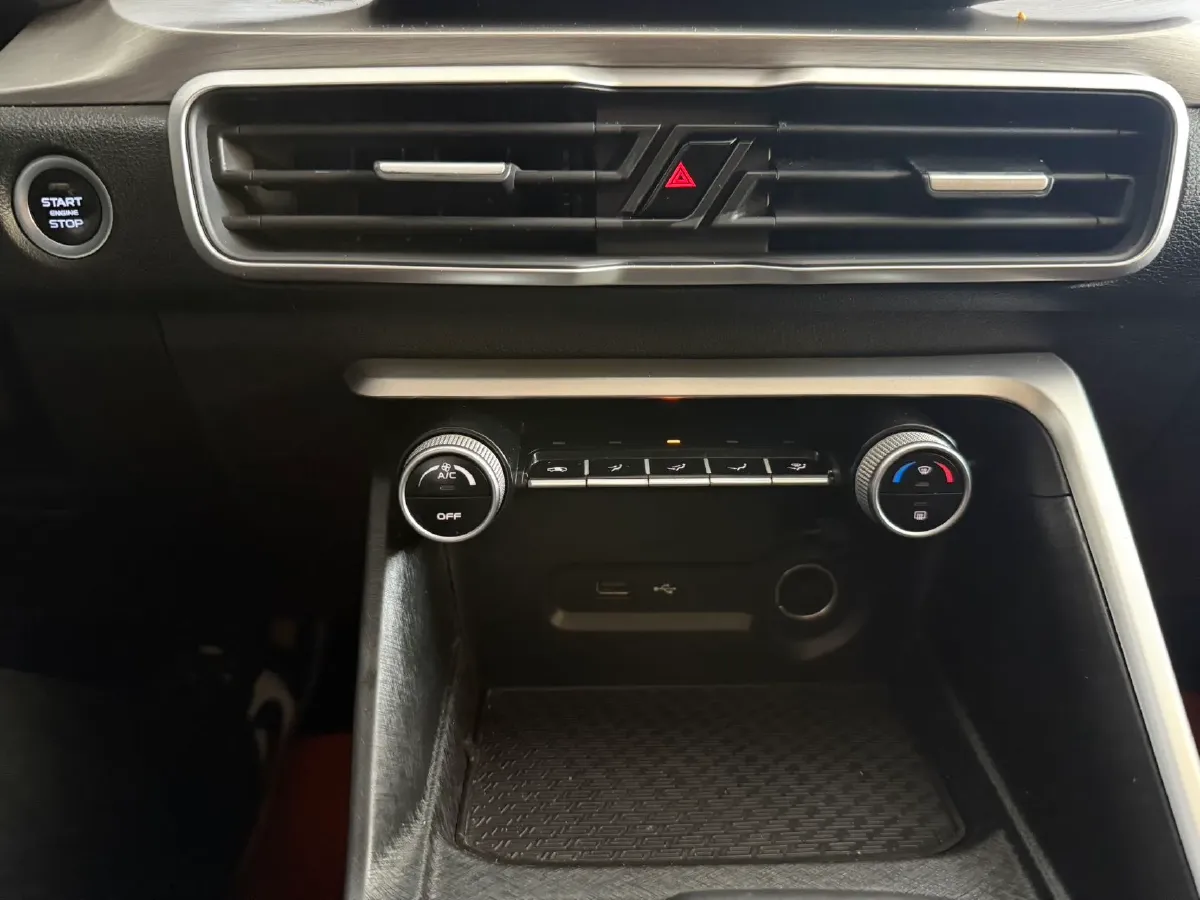 2021 Geely Coolray 1.4T 141HP L4 6DCT,autocango,china used car exporter,china ev exporter,chinese used car exporter,chinese used ev exporter