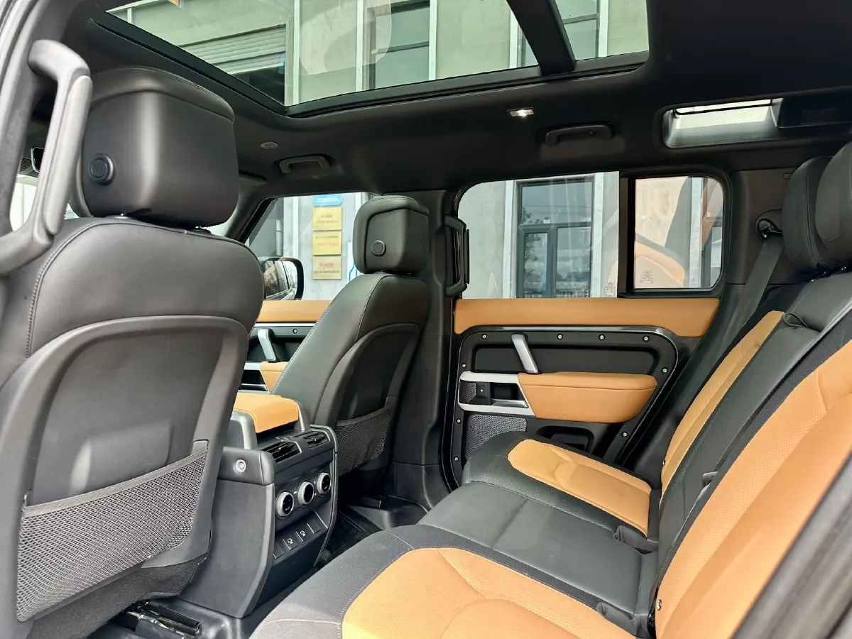 2023 Land Rover Defender 3.0T 400HP L6 8AT,autocango,china used car exporter,china ev exporter,chinese used car exporter,chinese used ev exporter