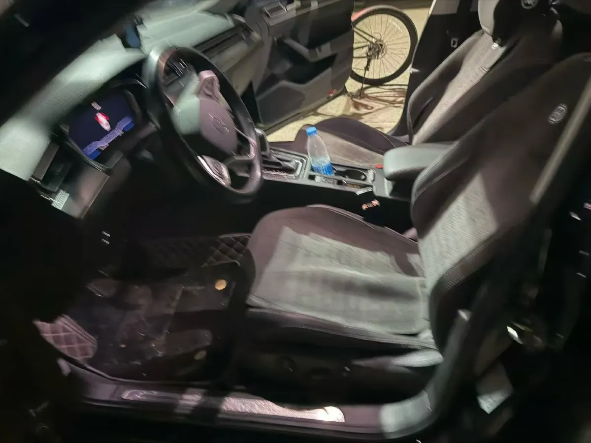 2020 Volkswagen Magotan 2.0T 186HP L4 7DCT,autocango,china used car exporter,china ev exporter,chinese used car exporter,chinese used ev exporter