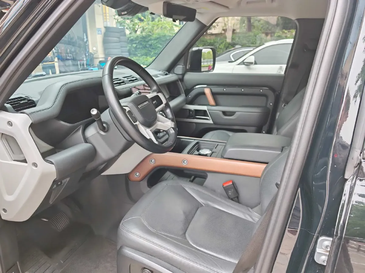 2023 Land Rover Defender 3.0T 400HP L6 8AT,autocango,china used car exporter,china ev exporter,chinese used car exporter,chinese used ev exporter