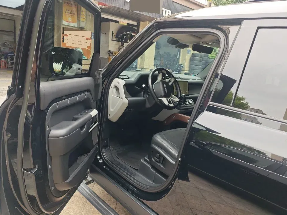 2023 Land Rover Defender 3.0T 400HP L6 8AT,autocango,china used car exporter,china ev exporter,chinese used car exporter,chinese used ev exporter