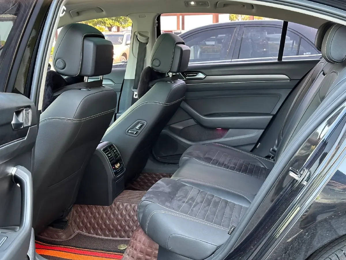 2020 Volkswagen Magotan 2.0T 186HP L4 7DCT,autocango,china used car exporter,china ev exporter,chinese used car exporter,chinese used ev exporter