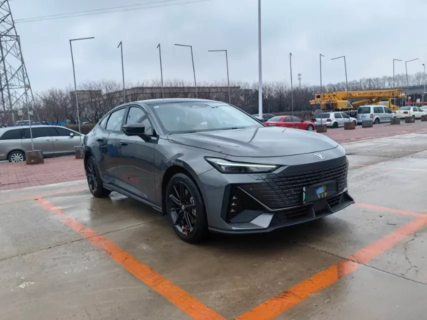 2023 ChangAn UNI-V iDD 1.5T 170HP L4 6TCT PHEV 18.4KWH,autocango,china used car exporter,china ev exporter,chinese used car exporter,chinese used ev exporter