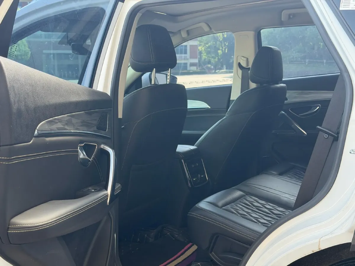 2023 ChangAn Oshan X7 Plus 1.5T 188HP L4 7DCT,autocango,china used car exporter,china ev exporter,chinese used car exporter,chinese used ev exporter