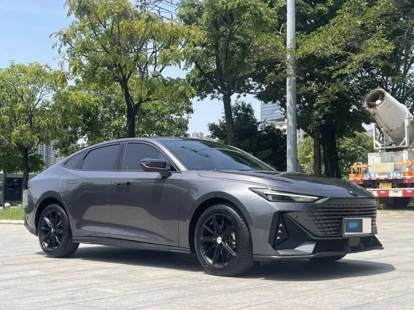 2022 ChangAn UNI-V 1.5T 188HP L4 7DCT,autocango,china used car exporter,china ev exporter,chinese used car exporter,chinese used ev exporter