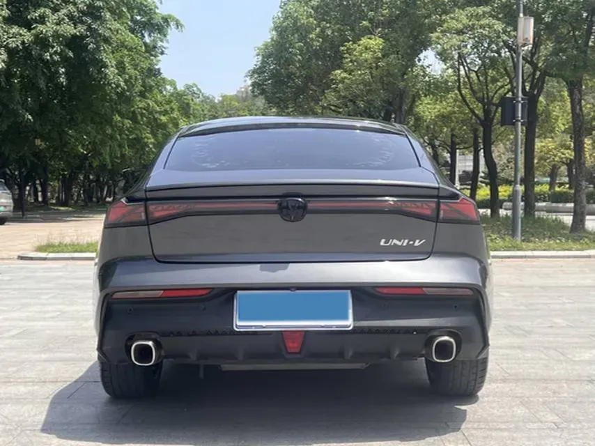 2022 ChangAn UNI-V 1.5T 188HP L4 7DCT,autocango,china used car exporter,china ev exporter,chinese used car exporter,chinese used ev exporter