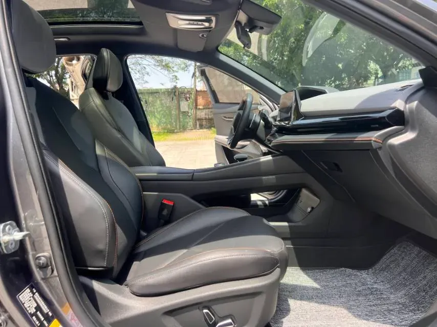 2022 ChangAn UNI-V 1.5T 188HP L4 7DCT,autocango,china used car exporter,china ev exporter,chinese used car exporter,chinese used ev exporter