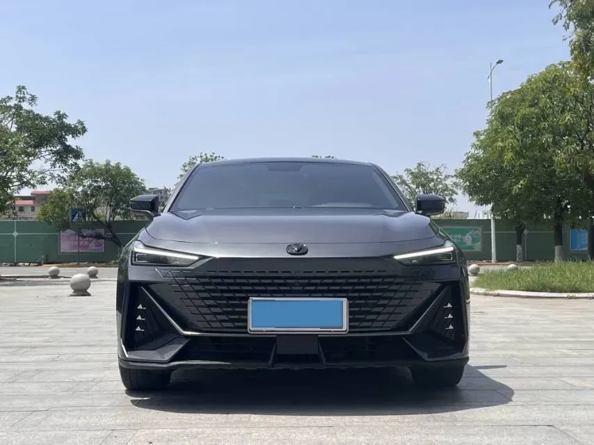 2022 ChangAn UNI-V 1.5T 188HP L4 7DCT,autocango,china used car exporter,china ev exporter,chinese used car exporter,chinese used ev exporter