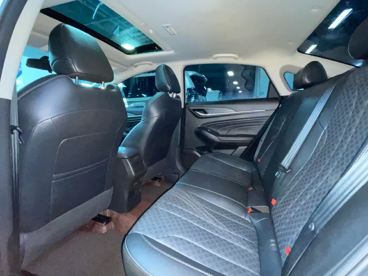 2025 ChangAn Eado 1.5L 110HP L4 5MT,autocango,china used car exporter,china ev exporter,chinese used car exporter,chinese used ev exporter