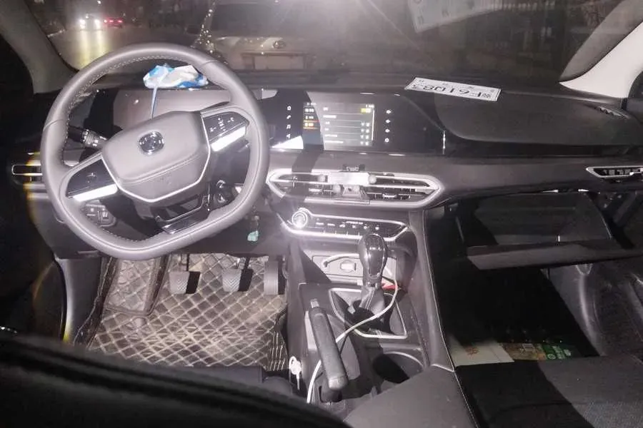 2025 ChangAn Eado 1.5L 110HP L4 5MT,autocango,china used car exporter,china ev exporter,chinese used car exporter,chinese used ev exporter