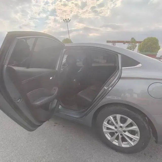 2024 Roewe i5 1.5L 129HP L4 CVT,autocango,china used car exporter,china ev exporter,chinese used car exporter,chinese used ev exporter